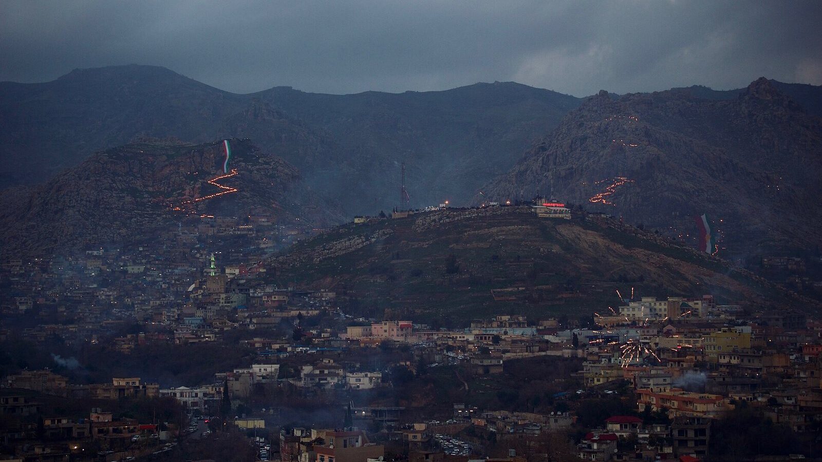 The zigzag trail of Newroz torches on the mountain above Akre at dusk