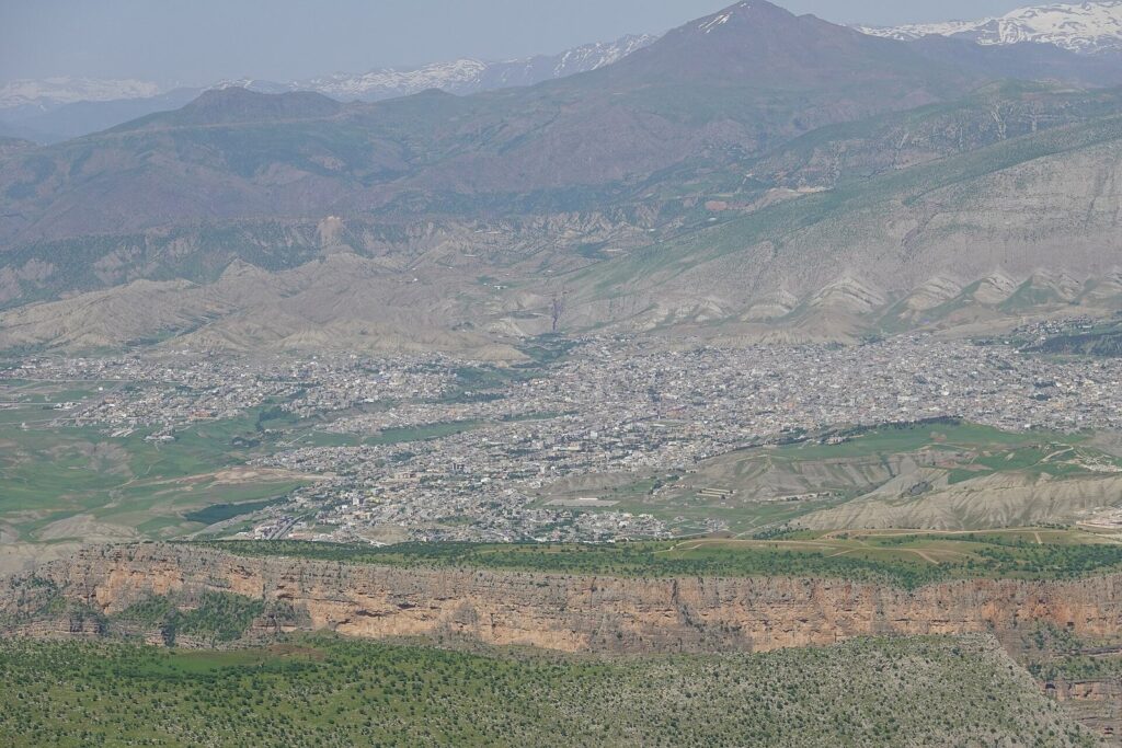 Soran town spread across a valley below snow-capped mountains